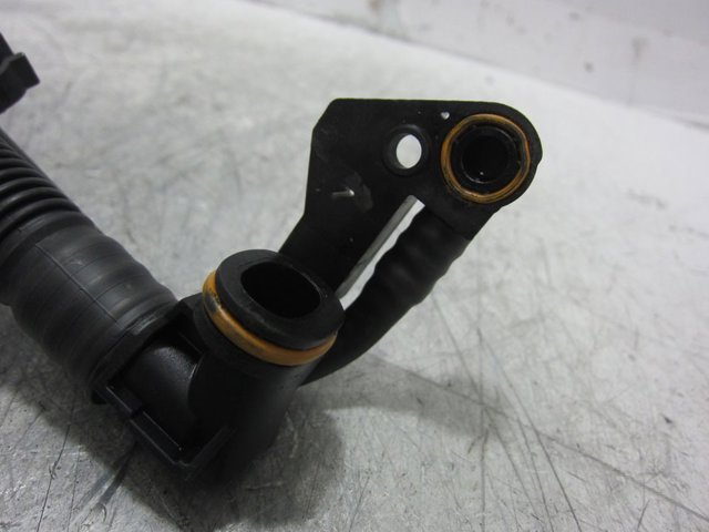 Króciec wentylacji kadłuba (separatora oleju) Audi Q5 FYB, FYG