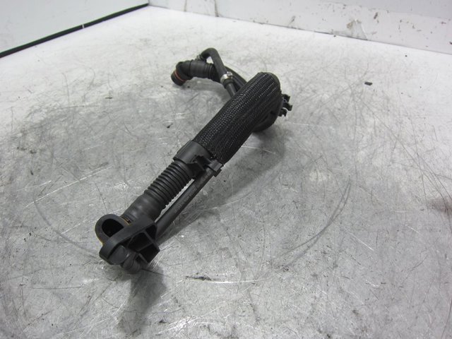 Króciec wentylacji kadłuba (separatora oleju) Audi Q5 FYB, FYG