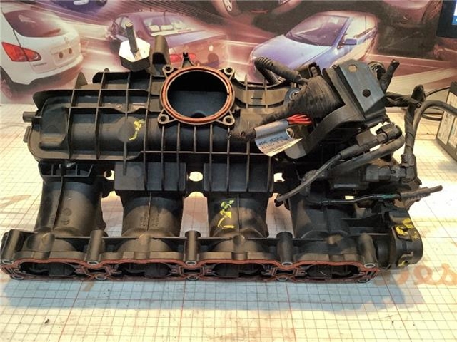 Kolektor ssący 06L133201N VAG