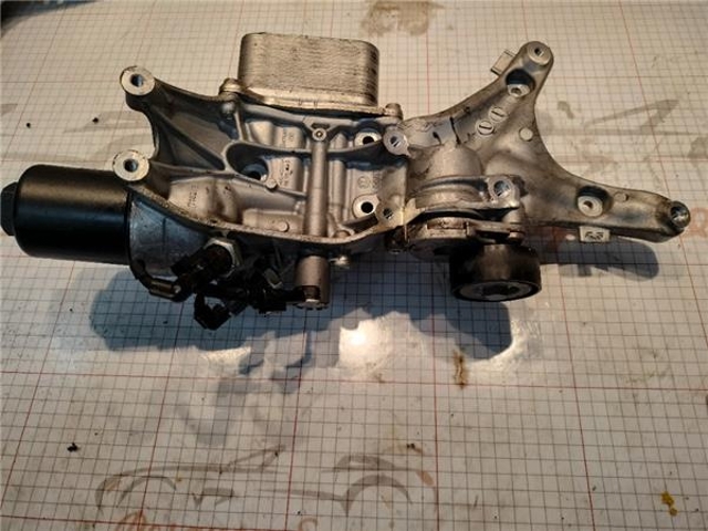 Wspornik alternatora 06L903143D VAG