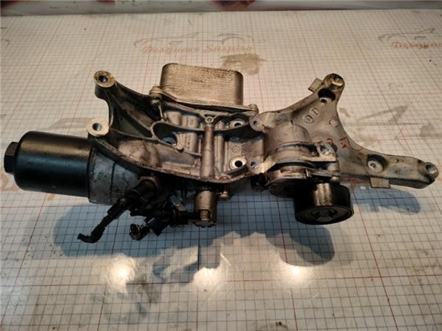 Wspornik alternatora 06L903143D VAG