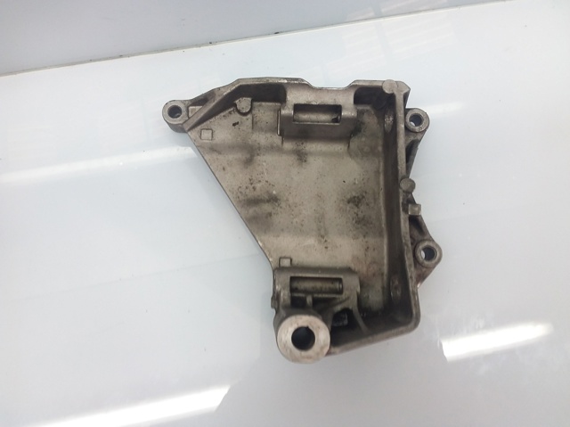 Wspornik alternatora 070903143C VAG
