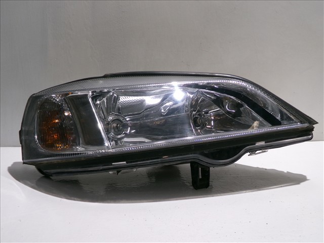 Reflektor prawy 084421116R OPEL