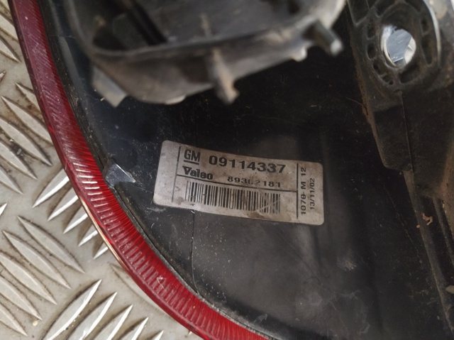 Lampa zespolona tylna prawa 09114337 OPEL