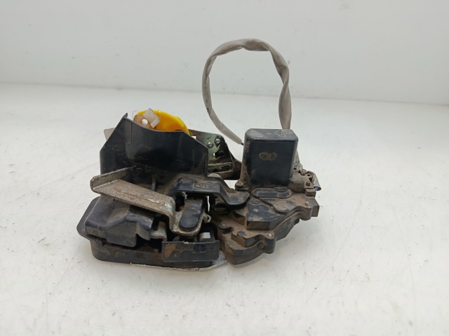 Zamek drzwi tylnych prawych 0K2FA72310 HYUNDAI