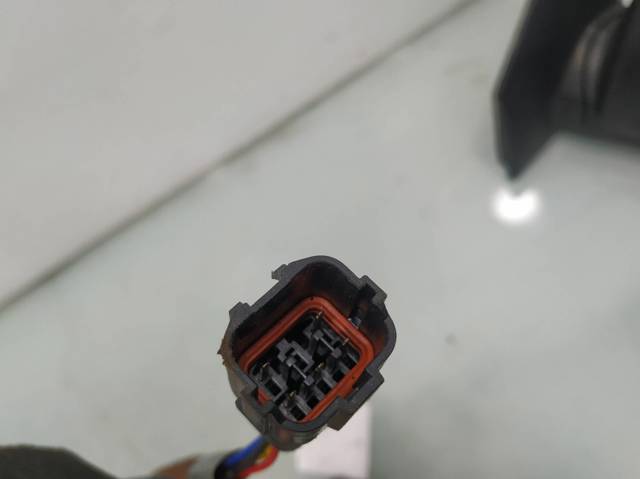Zamek drzwi przednich prawych 0K2FC58310 HYUNDAI