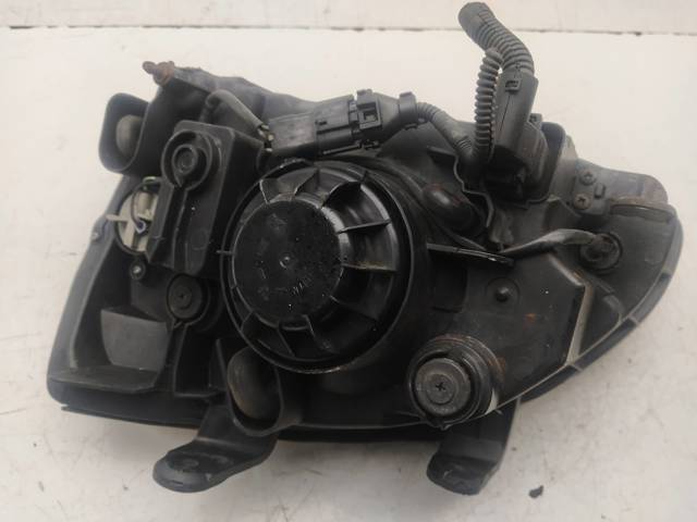 Reflektor prawy 0K2JA51030 HYUNDAI