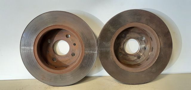 Tarcza hamulcowa przednia 0K2N133251 HYUNDAI