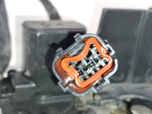 Zamek drzwi tylnych lewych KIA Shuma 2 FB