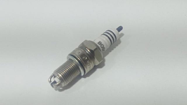 Świeca zapłonowa 101000005AB VAG