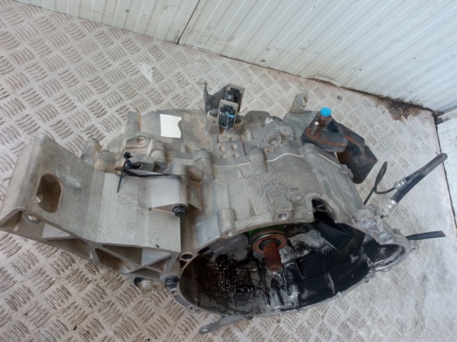 Mechaniczna skrzynia biegów w komplecie 1023678 VOLVO
