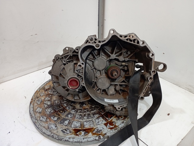 Mechaniczna skrzynia biegów w komplecie 1023704 VOLVO