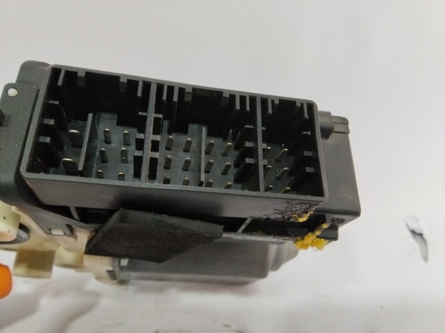 Mechanizm podnoszenia szyby drzwi przednich prawych 104383101 VAG
