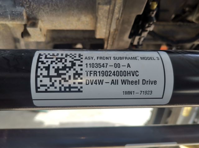 Kupić Korpus osi przedniej Tesla Model 3  5YJ3 w dobrej cenie