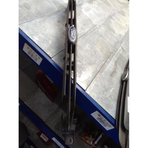Atrapa chłodnicy 1058073 FORD