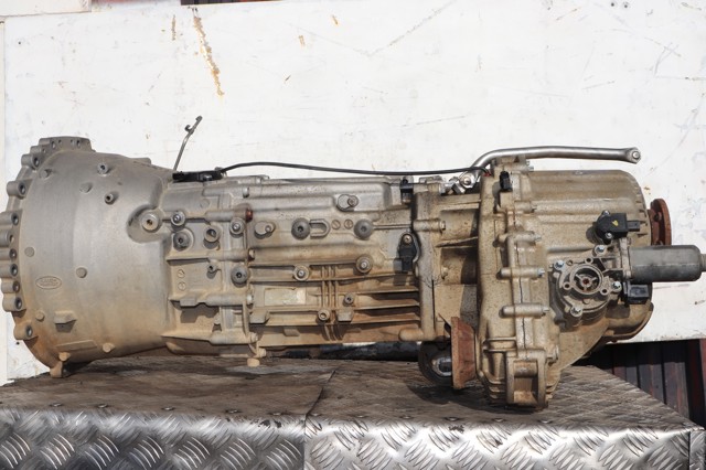 Mechaniczna skrzynia biegów w komplecie 1067401098 LAND ROVER