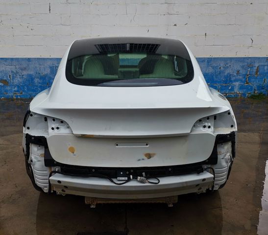Zamek klapy Tesla Model 3