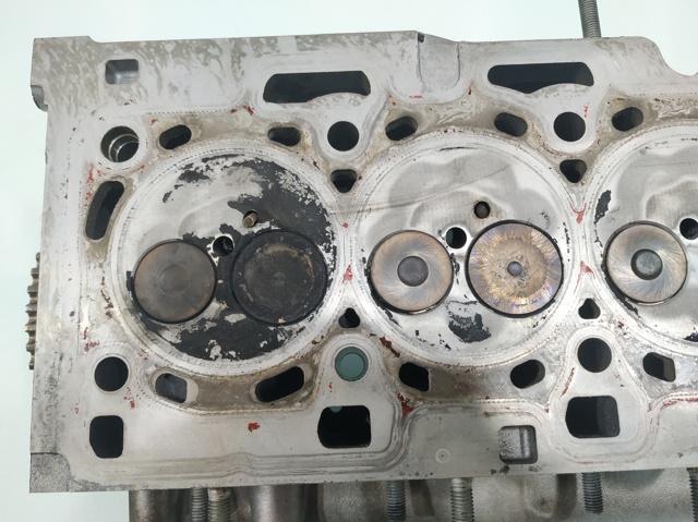 Głowica cylindrów 110426145R RENAULT