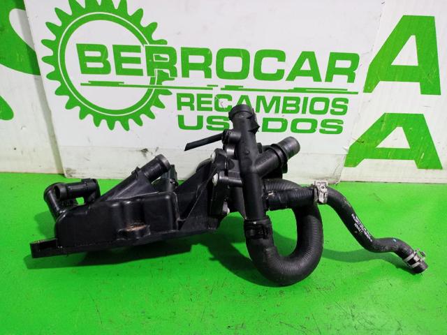 Kołnierz układu chłodzenia (trójnik) Renault Scenic R9