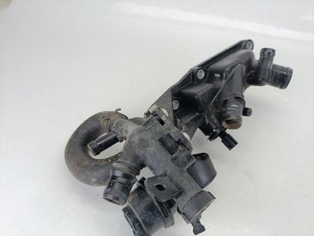 Kołnierz układu chłodzenia (trójnik) Renault Scenic R9