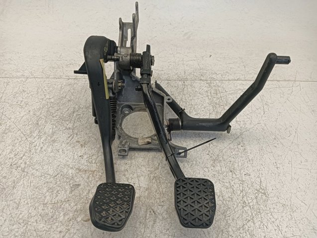 Pedał sprzęgła 1161586 BMW