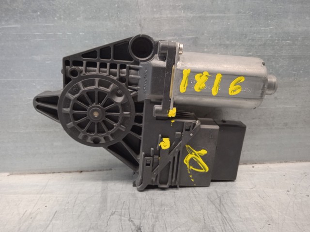 Mechanizm podnoszenia szyby drzwi tylnych prawych 119094XXX VAG