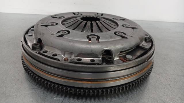 Docisk sprzęgła Audi A4 8E2