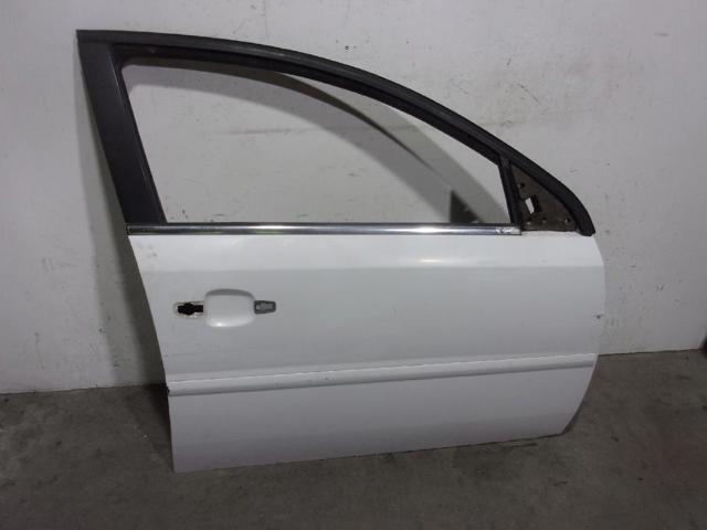 Drzwi przednie prawe 124082 OPEL