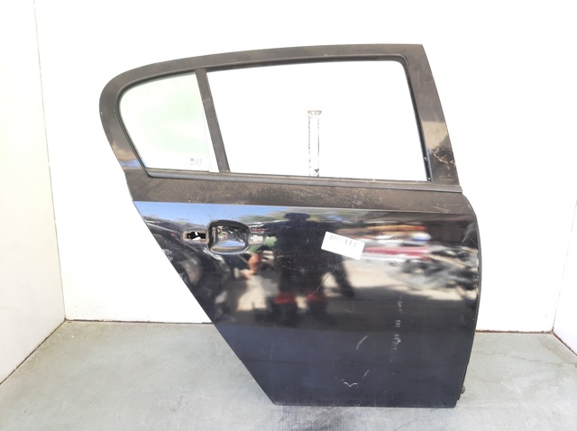 Drzwi tylne prawe 124091 OPEL
