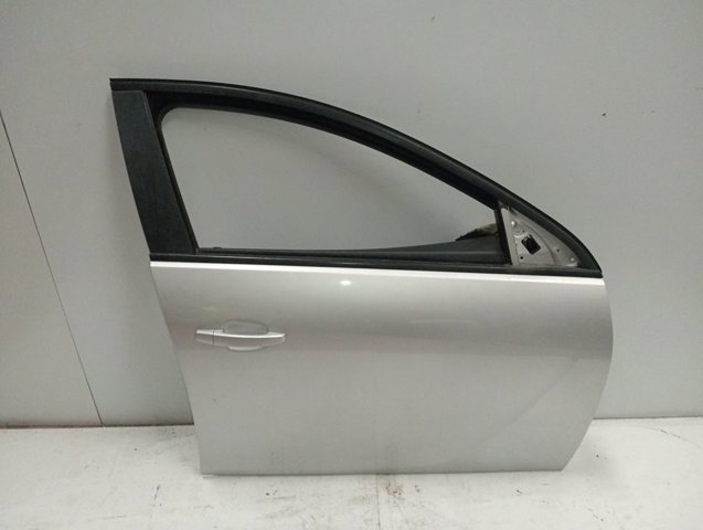Drzwi przednie prawe 124328 OPEL