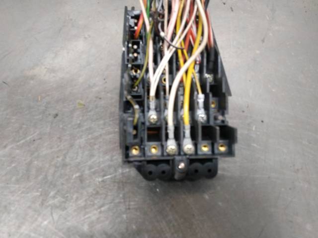 Skrzynka bezpieczników Mercedes E W124