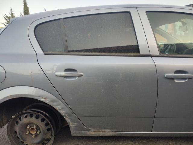 Drzwi tylne prawe 124589 OPEL