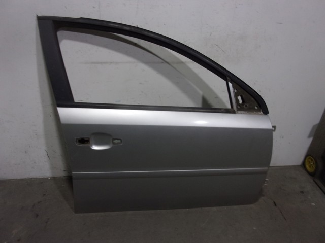 Drzwi przednie prawe 124606 OPEL