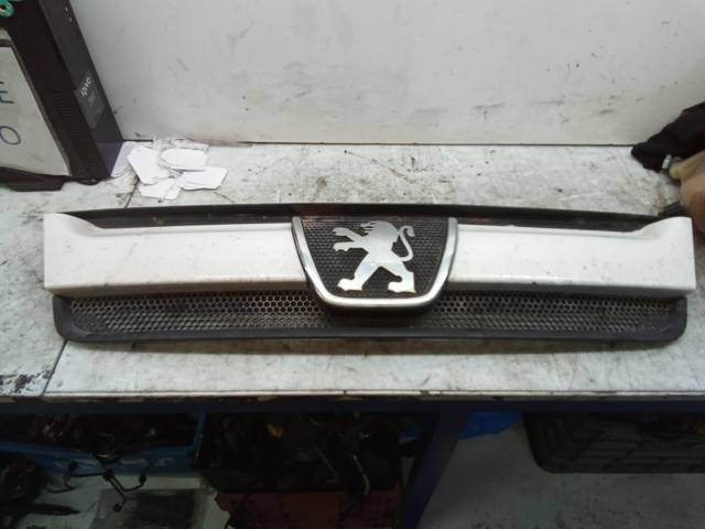 Atrapa chłodnicy 1304703070 PEUGEOT
