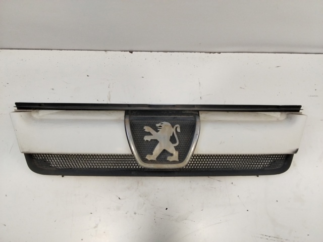 Atrapa chłodnicy 1304703070 PEUGEOT