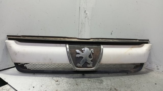 Atrapa chłodnicy 1304703070 PEUGEOT