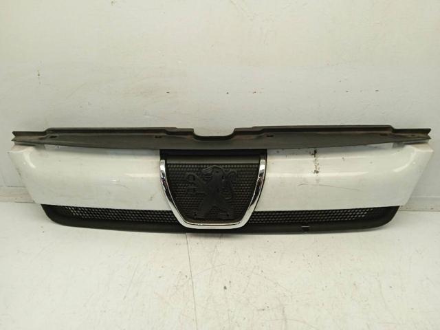 Atrapa chłodnicy 1304703070 PEUGEOT