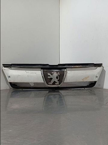 Atrapa chłodnicy 1304703070 PEUGEOT