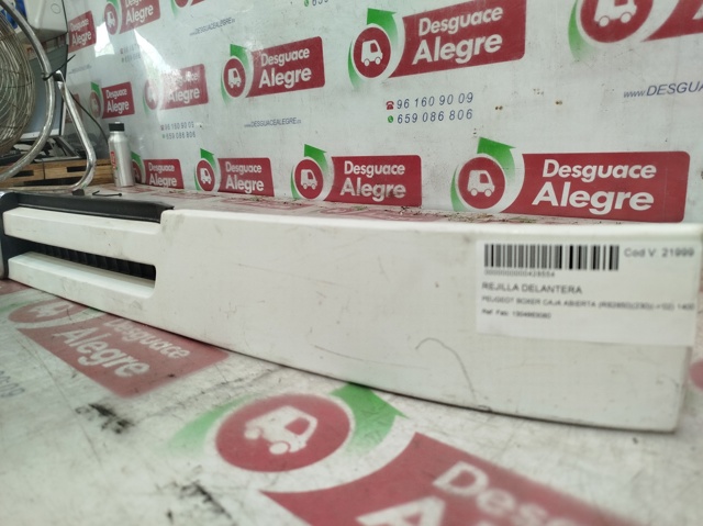 Nakładka dolna reflektorów 1304863080 PEUGEOT