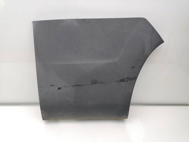 Nakładka błotnika tylnego prawego 1305768070 PEUGEOT
