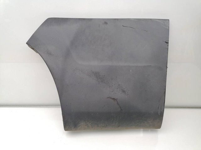 Nakładka błotnika tylnego prawego 1305768070 PEUGEOT