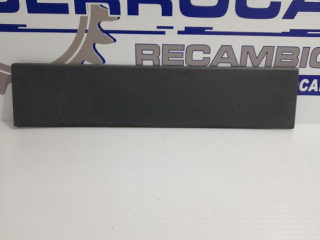 Listwa ochronna drzwi tylnych prawych 1305774070 PEUGEOT