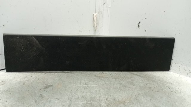 Listwa ochronna drzwi tylnych prawych 1305774070 PEUGEOT