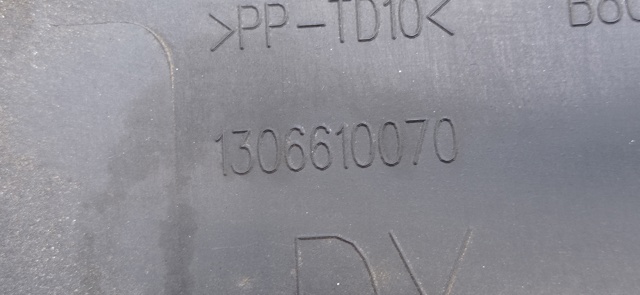 Listwa ochronna błotnika tylnego prawego 1306610070 PEUGEOT