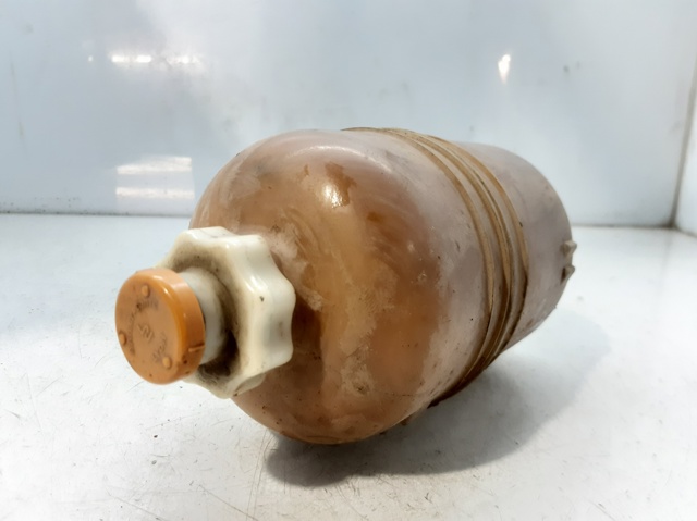 Zbiornik wyrównawczy Peugeot 205