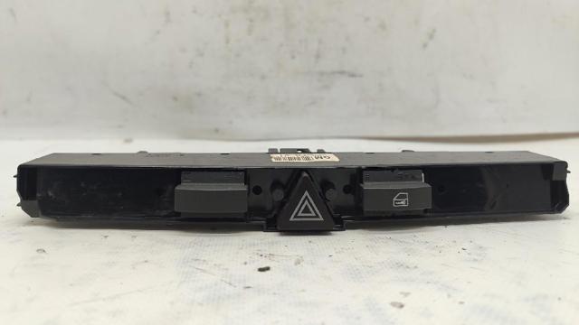 Przycisk włączania światła awaryjnego 13100105 OPEL