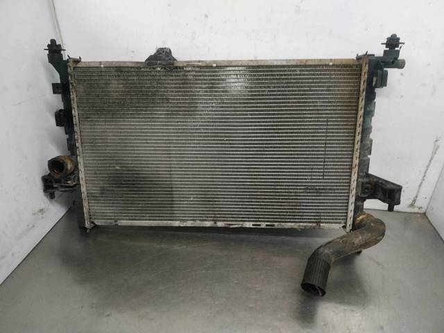 Chłodnica silnika 13100381 OPEL