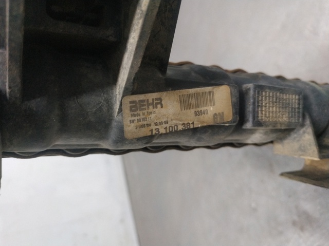 Chłodnica silnika 13100381 OPEL