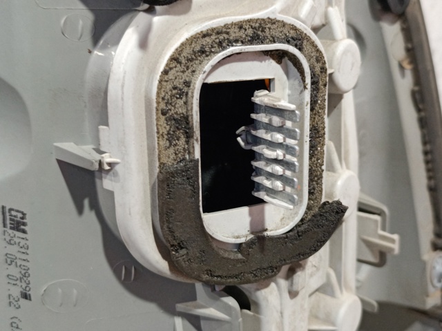 Lampa zespolona tylna lewa 13110929 OPEL