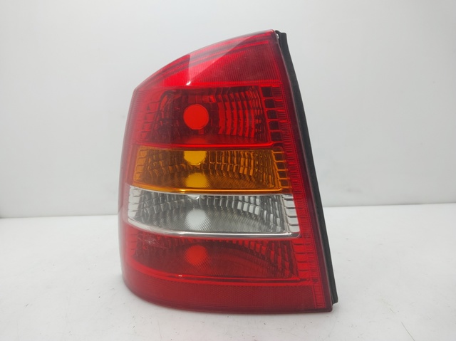 Lampa zespolona tylna lewa 13110932 OPEL